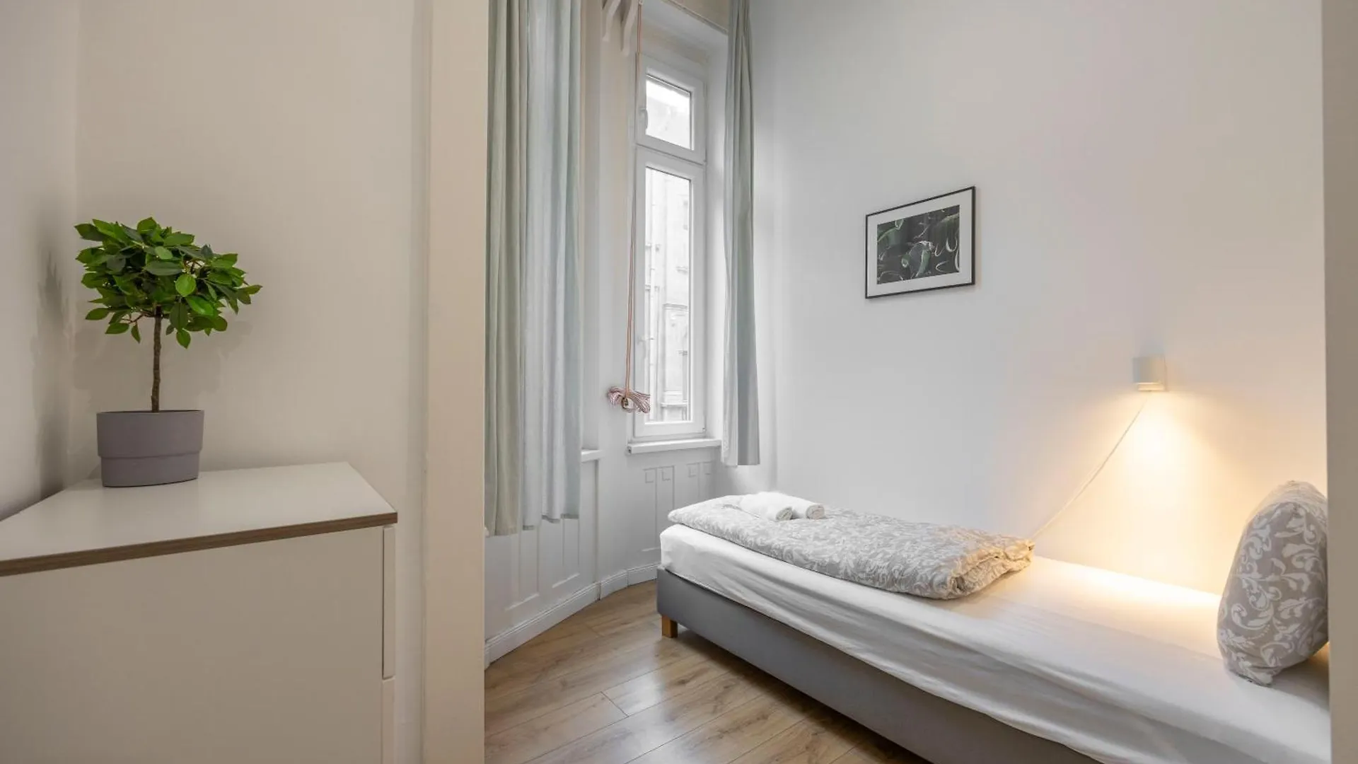Central Grand Apartment With 5Bedrm 2Bathroom Budapest 0*,