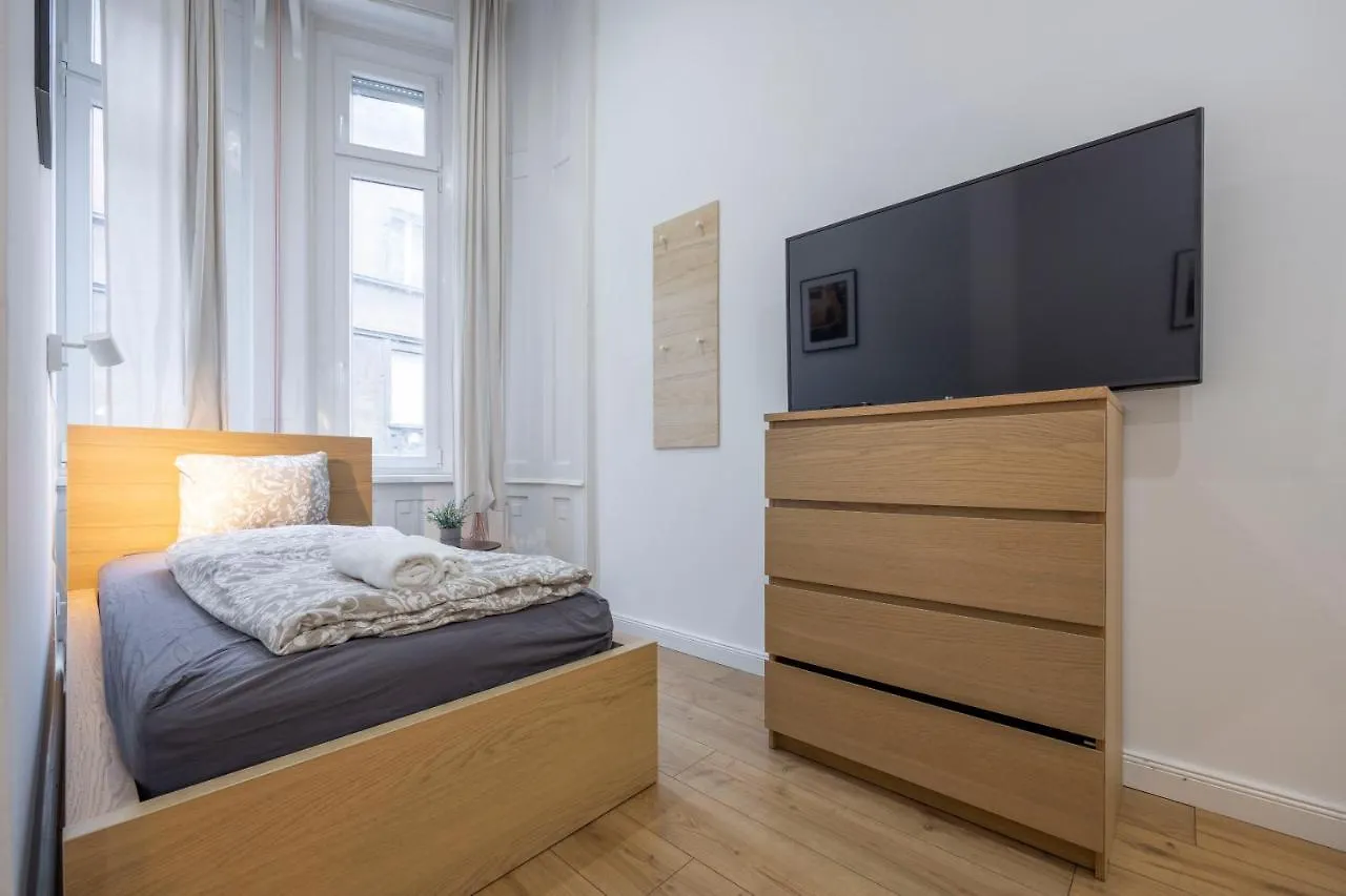 Central Grand Apartment With 5Bedrm 2Bathroom Budapest