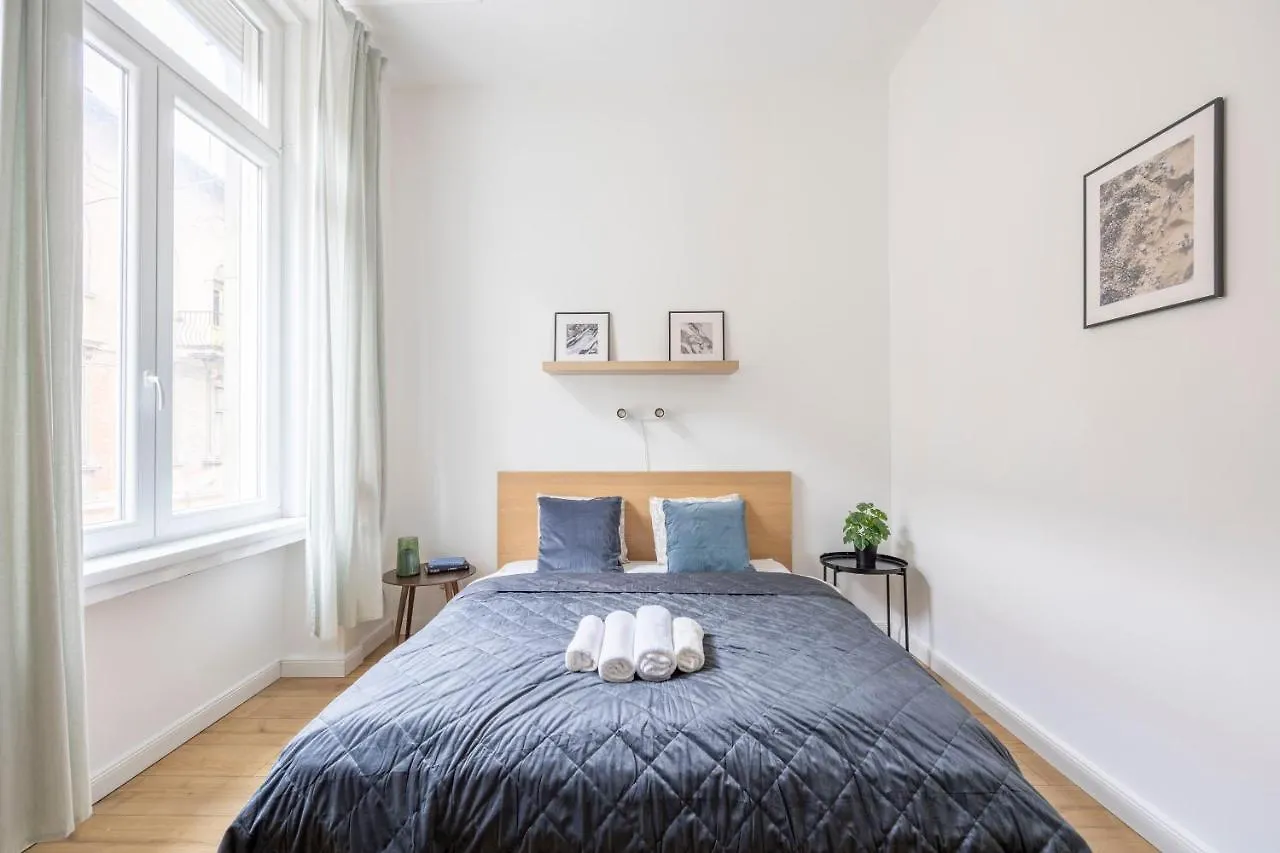 Central Grand Apartment With 5Bedrm 2Bathroom Budapest