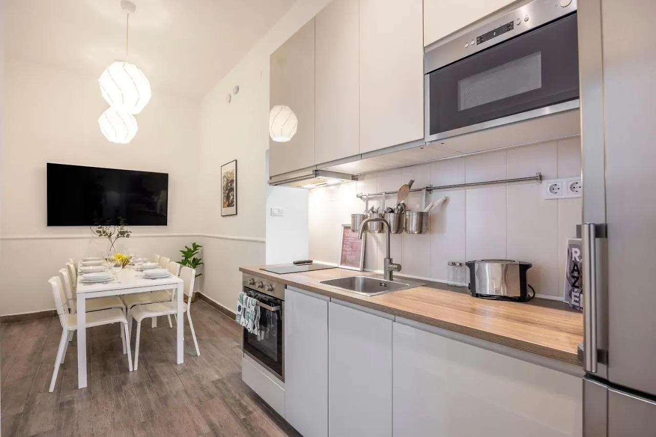 Central Grand Apartment With 5Bedrm 2Bathroom Budapest