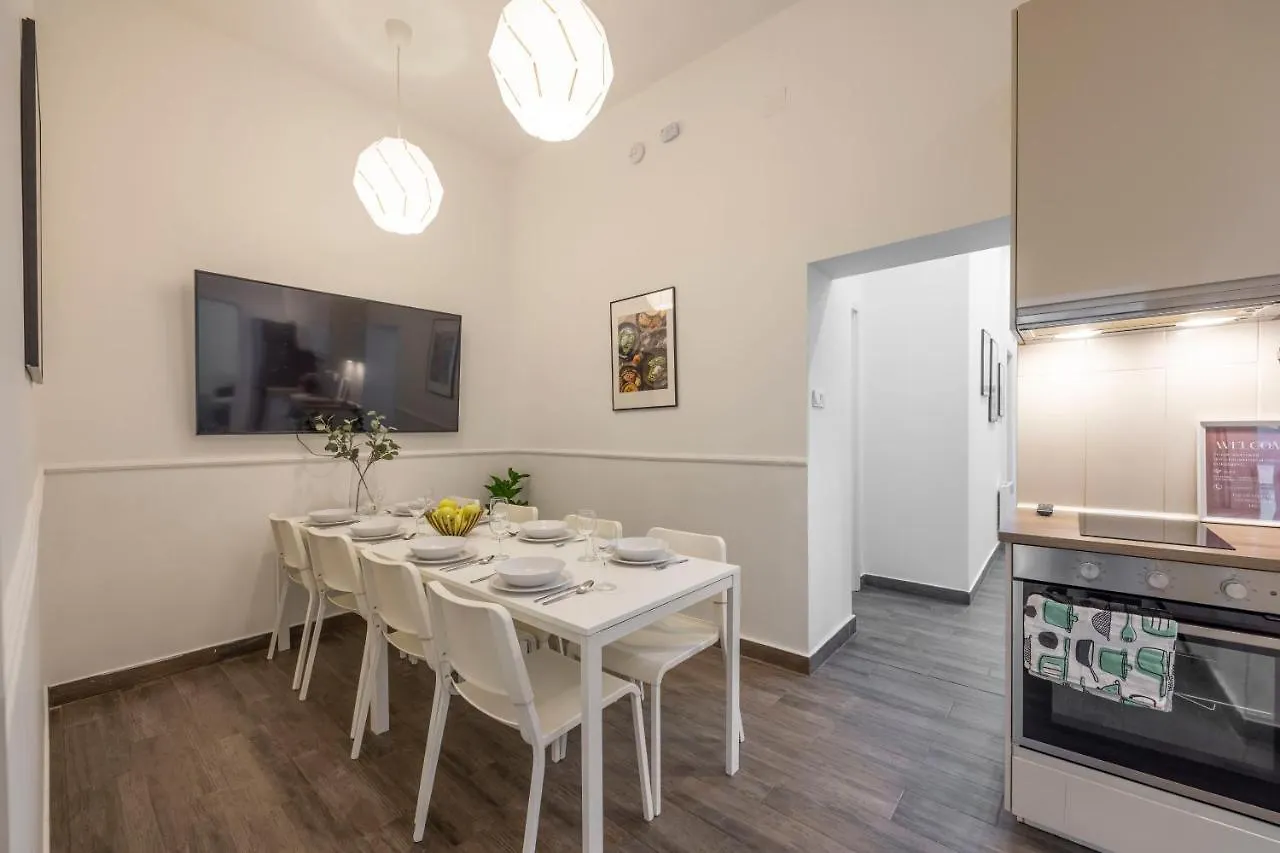 Central Grand Apartment With 5Bedrm 2Bathroom Budapest