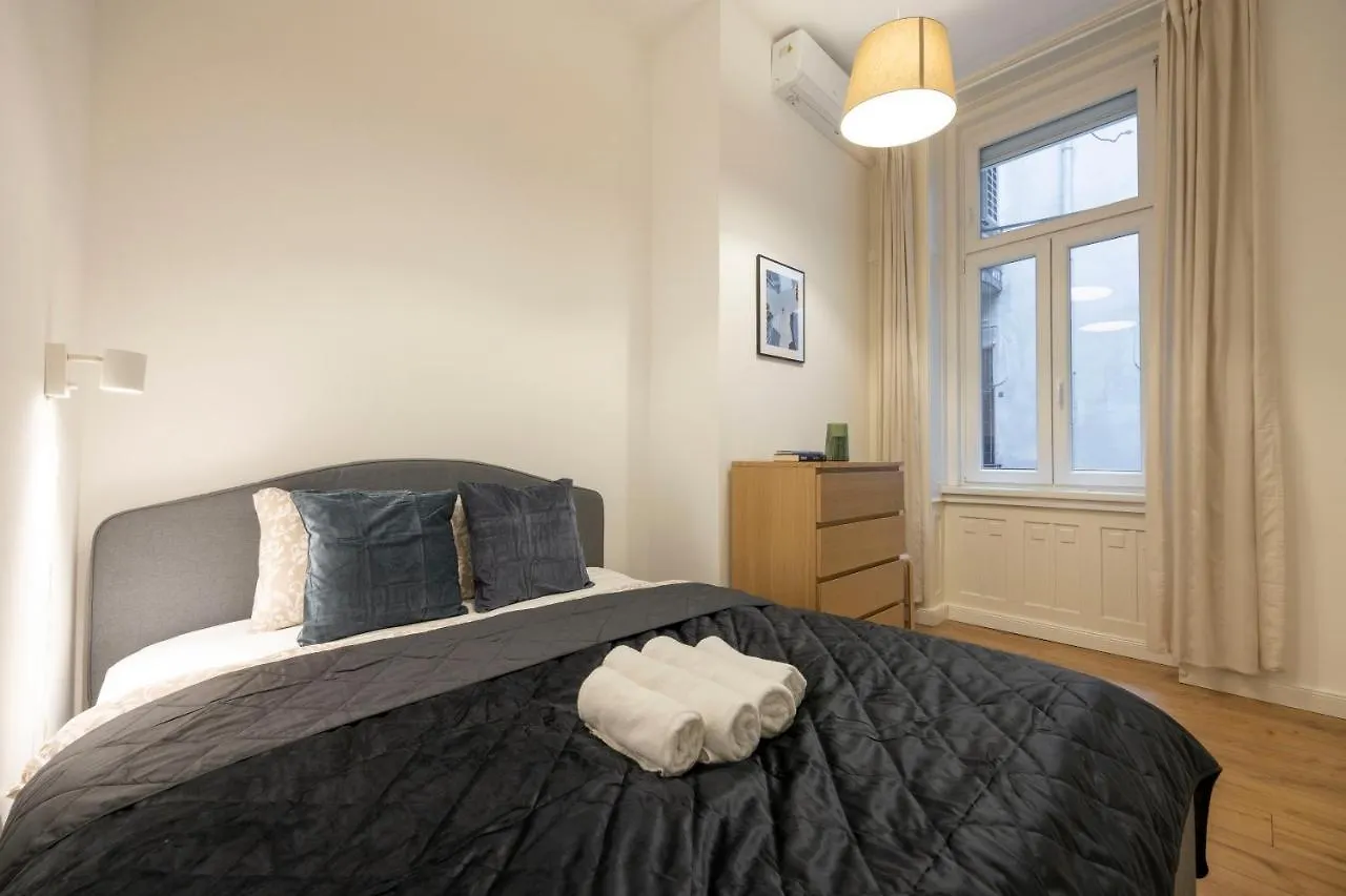 Central Grand Apartment With 5Bedrm 2Bathroom Budapest