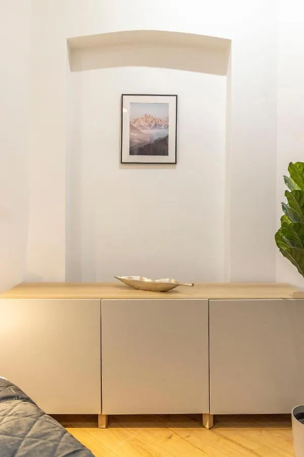 Central Grand Apartment With 5Bedrm 2Bathroom Budapest 0*,  Hungary